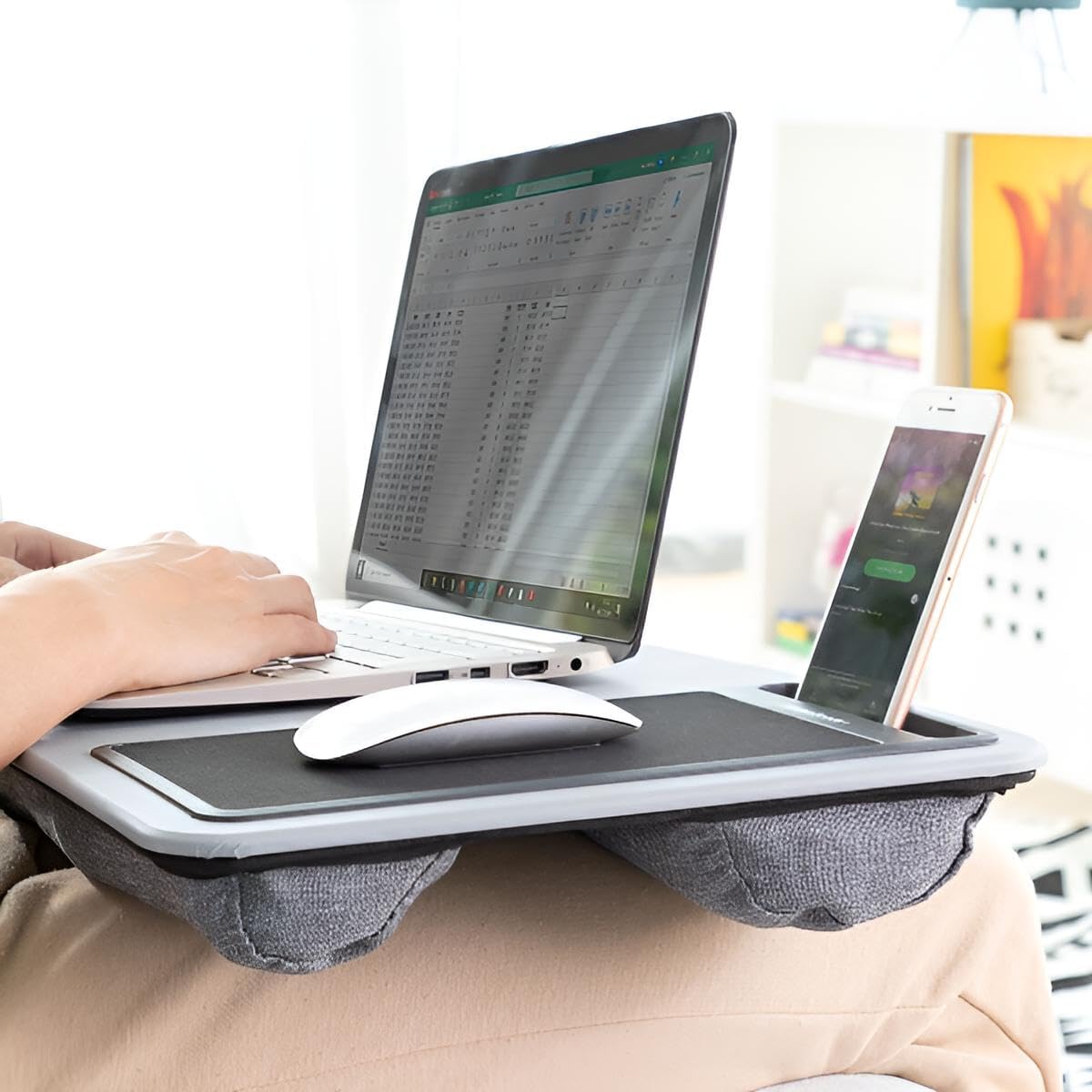 Premium Laptop-Tisch für Bett, Sofa, Couch, Auto dank Kissen | Laptop Unterlage Schoß mit Mauspad | Ablage aus Holz | Mobiles Arbeiten mit Laptop & Handy