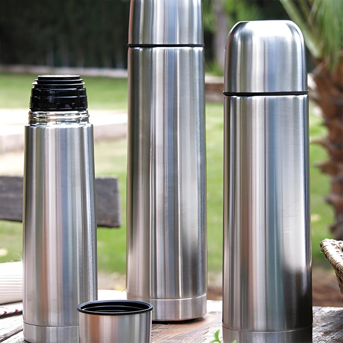 Premium Thermoskanne 1l Edelstahl mit Becher | Thermosflasche für Kaffee, Tee, Glühwein & Kaltgetränke | Isolierkanne maximal robust für das Reisen & mehr
